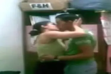Janda Anak Satu Pasrah Digenjot Pria Muda Hot